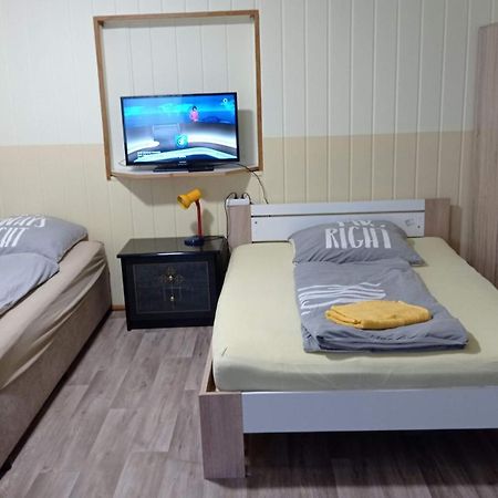 Gaestezimmer Sommer Locktow Exterior foto
